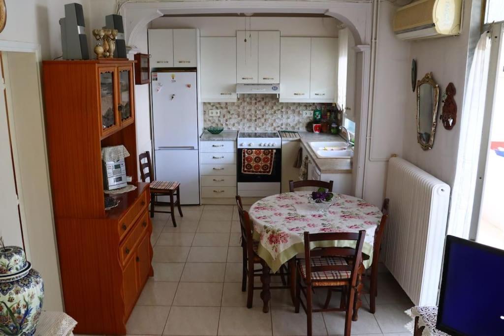 ευχάριστο σπίτι σε όμορφη γειτονια. Holiday home *